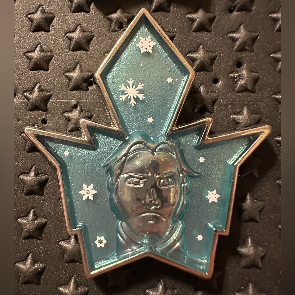 🌸3 for $37🌸 LR Hans Frozen Snowflake Pin
